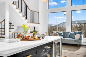 Gorgeous Estate with Amazing Views Hot Tub Slps 16
